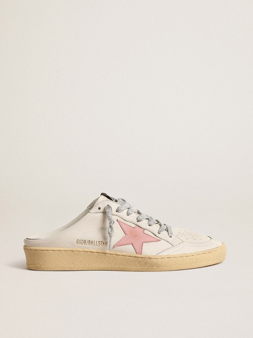 Ball Star Sabots in white nappa with an old-rose leather star