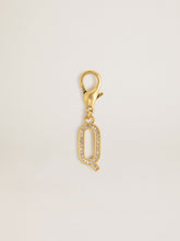 Letter Q charm in gold-colored brass with crystals