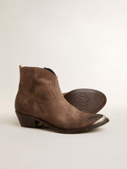 Young ankle boots in dark brown suede