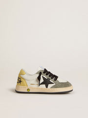 Junior Ball Star in white nappa with dark green suede inserts and black star