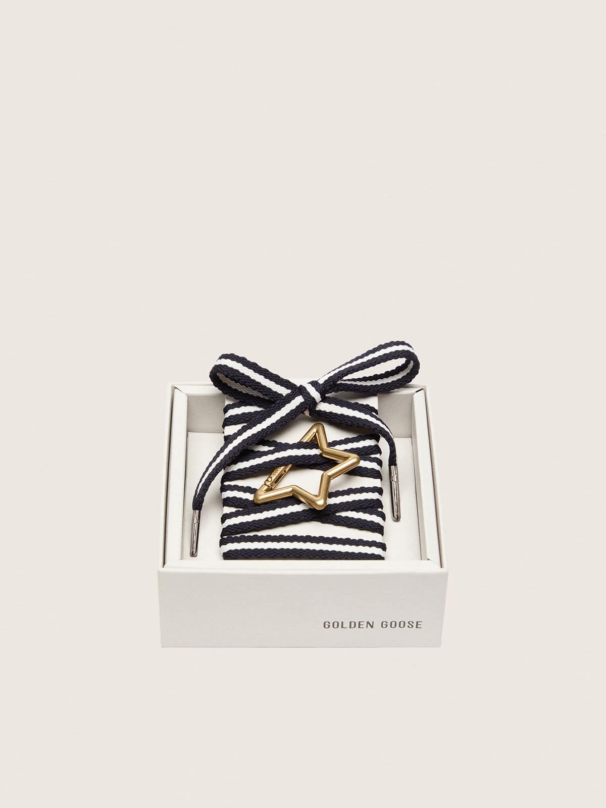 Skins black and white laces with star-shaped snap hook