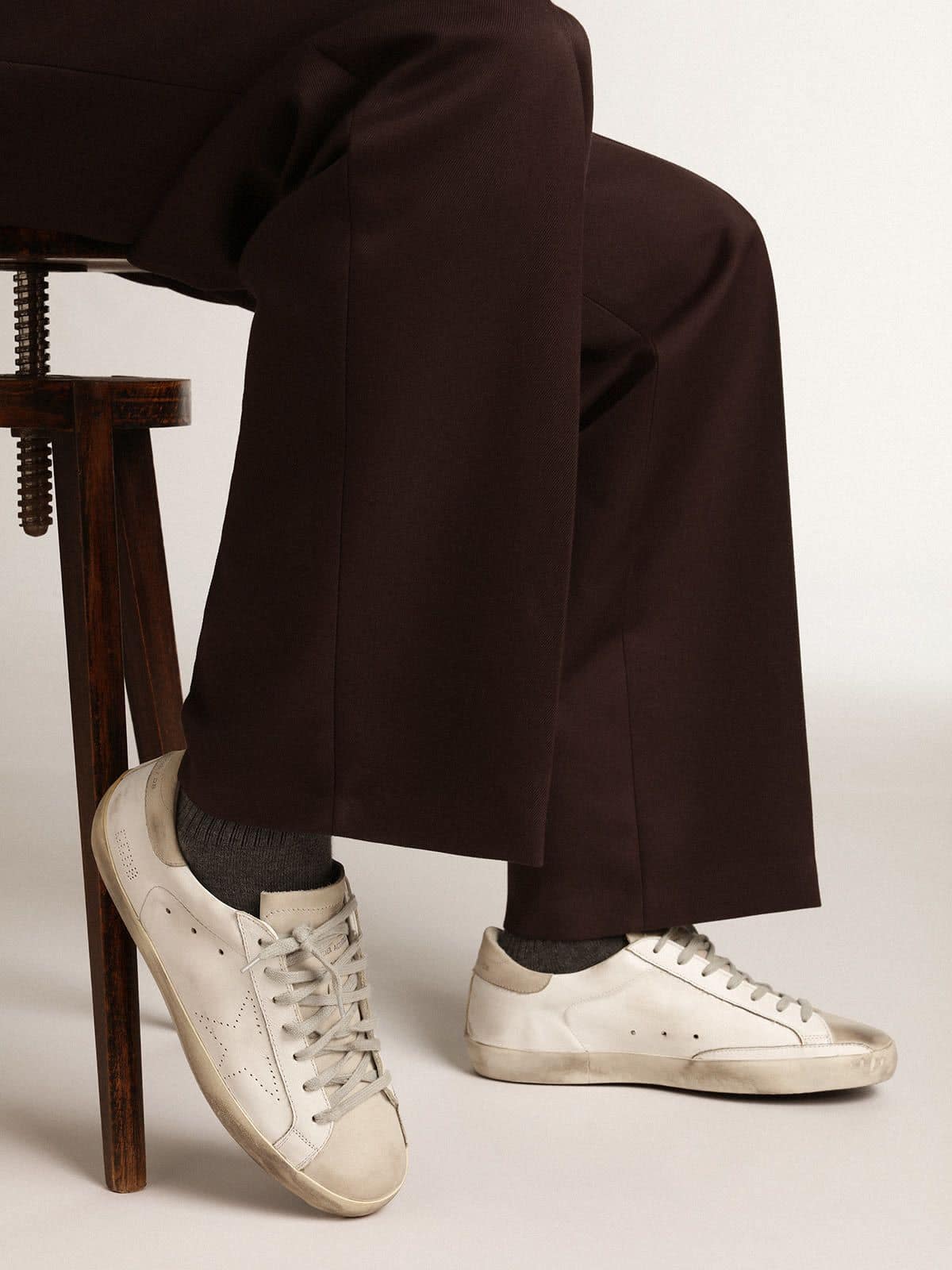 Women's Super-Star in white leather with perforated star and beige nubuck heel tab