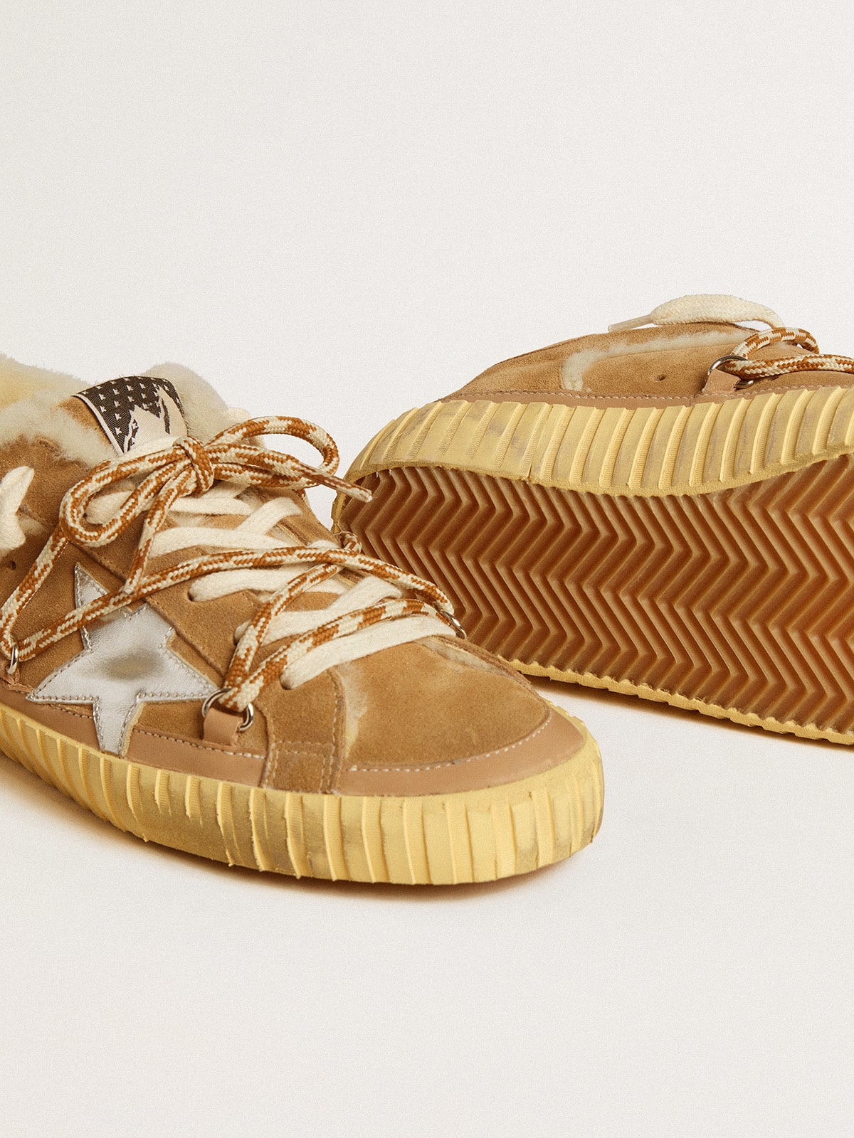 Super-Star in beige suede and shearling with metallic leather star