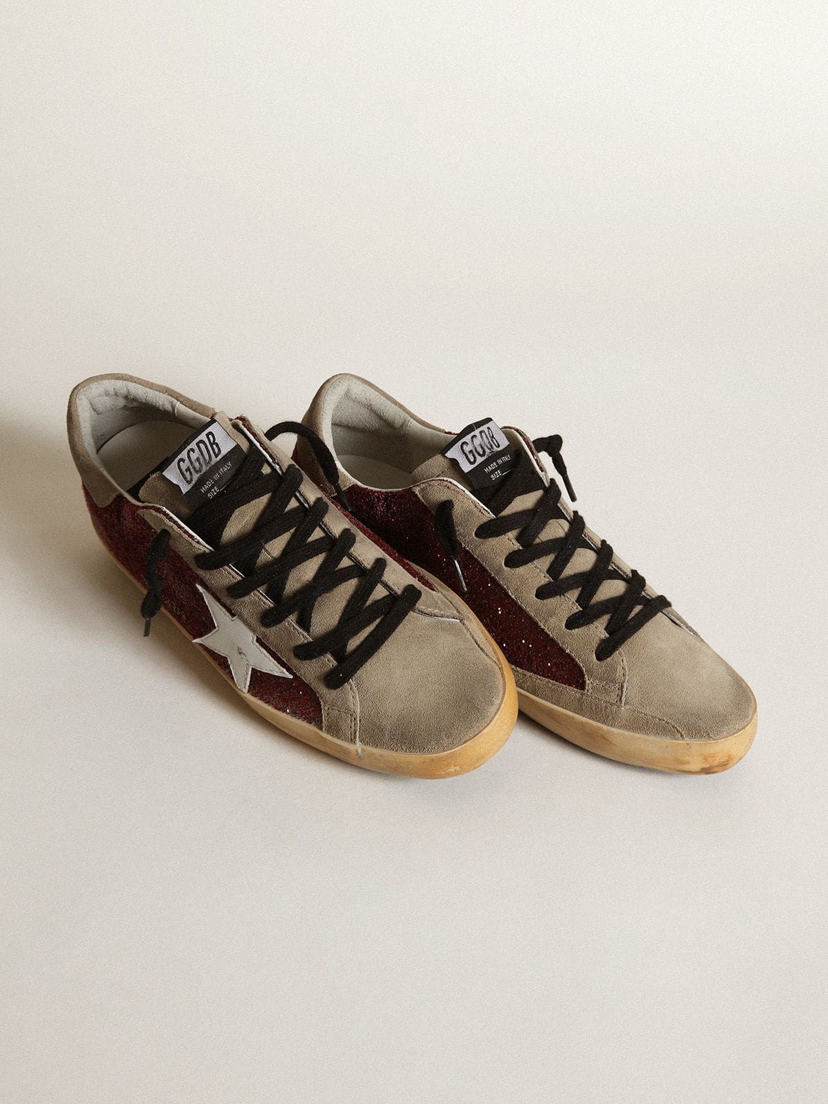 Women's Super-Star in burgundy glitter with white leather star and dove-gray suede tongue