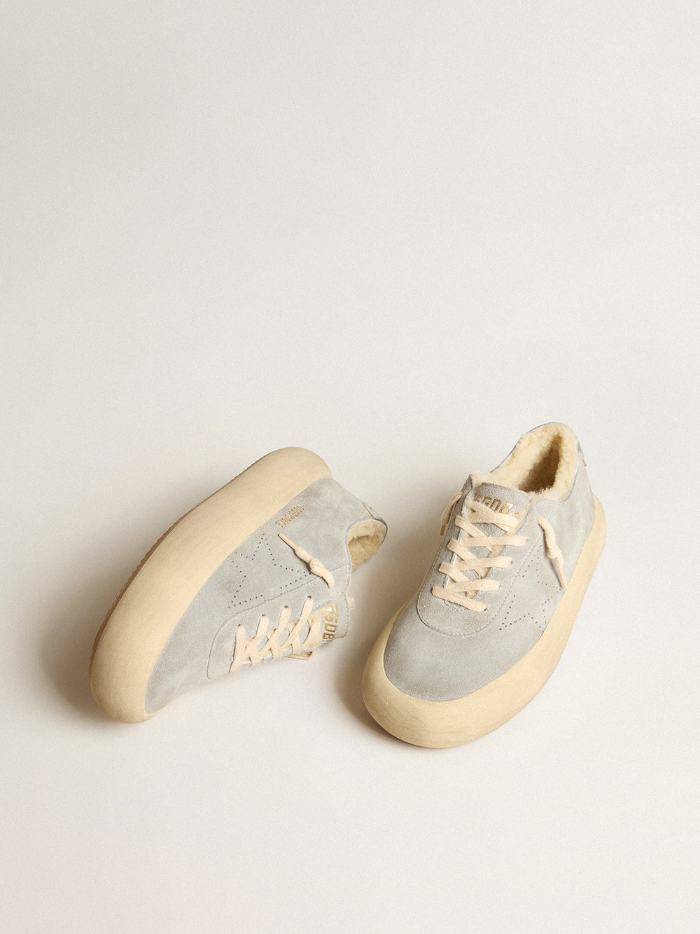 Women’s Space-Star shoes in ice-gray suede with shearling lining