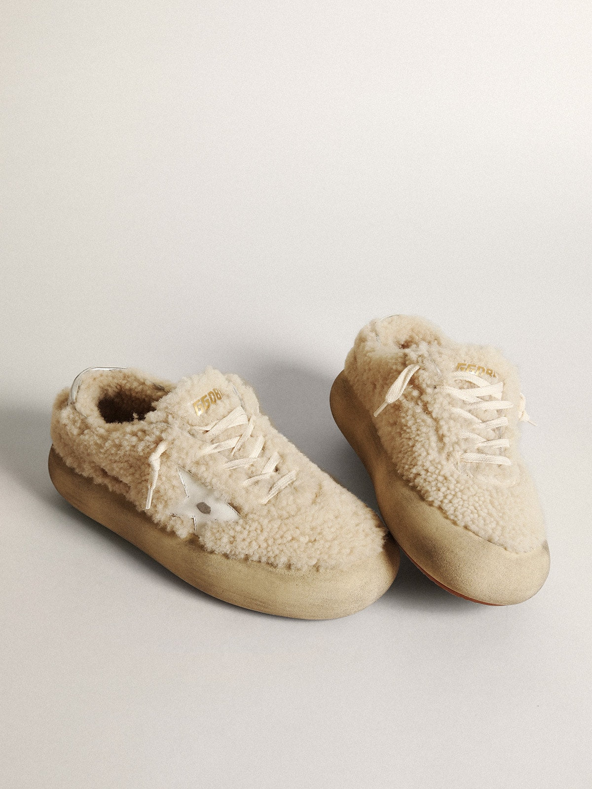 Women’s Space-Star shoes in beige shearling with white leather star and metallic leather heel tab
