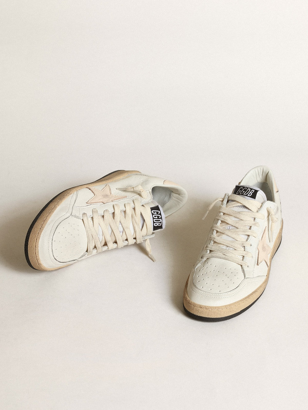 Ball Star  in white nappa with a salmon-pink nappa star