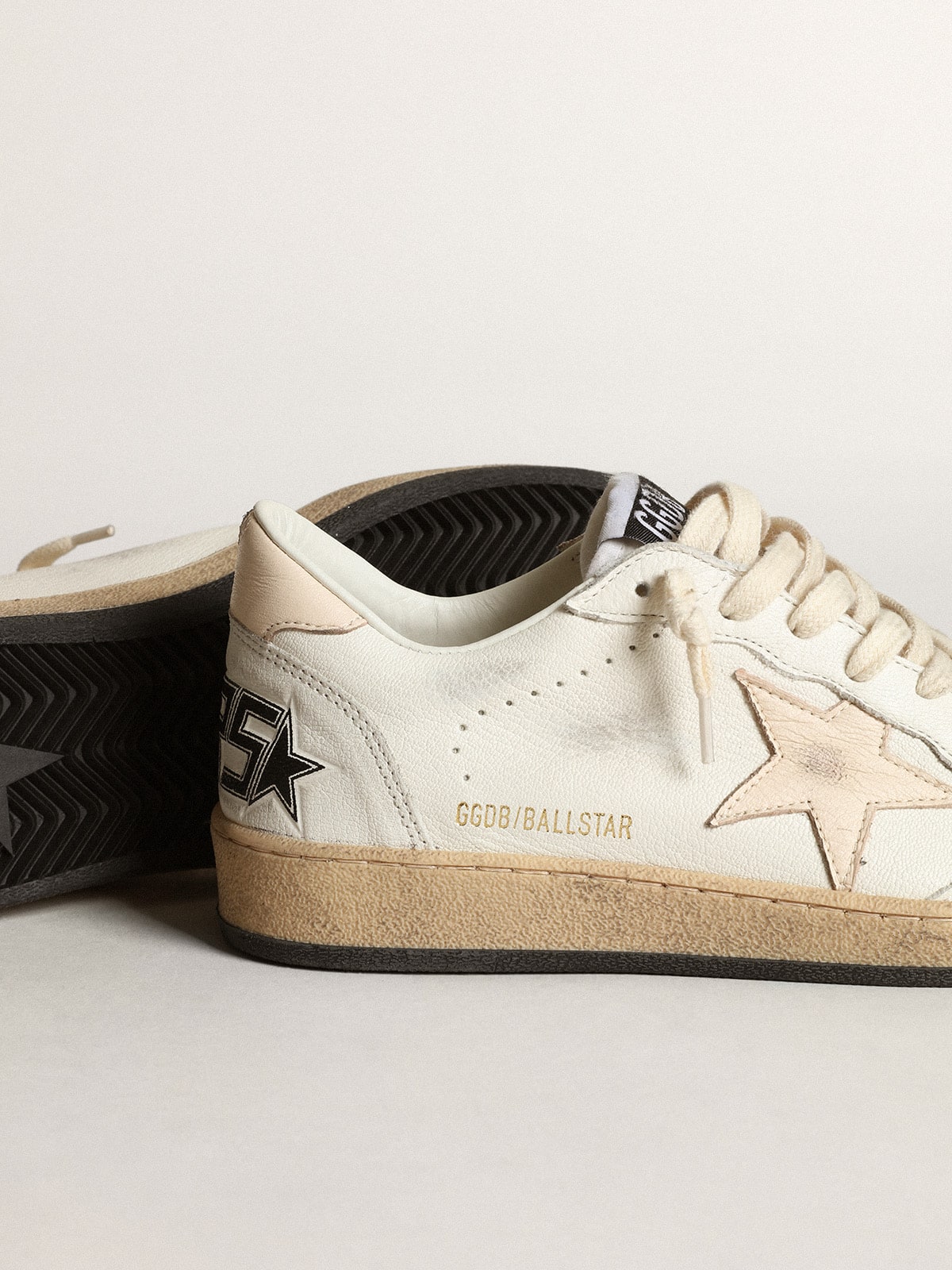 Ball Star  in white nappa with a salmon-pink nappa star