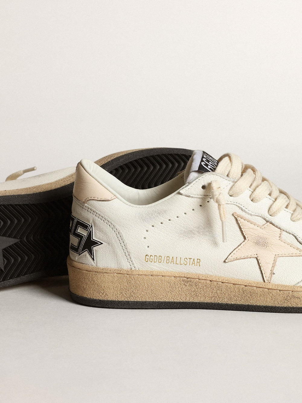 Ball Star  in white nappa with a salmon-pink nappa star