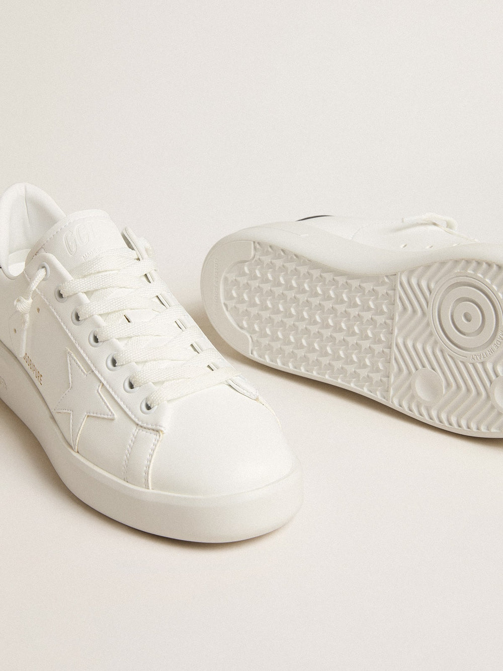 Women’s bio-based Purestar with white star and mirror-effect heel tab