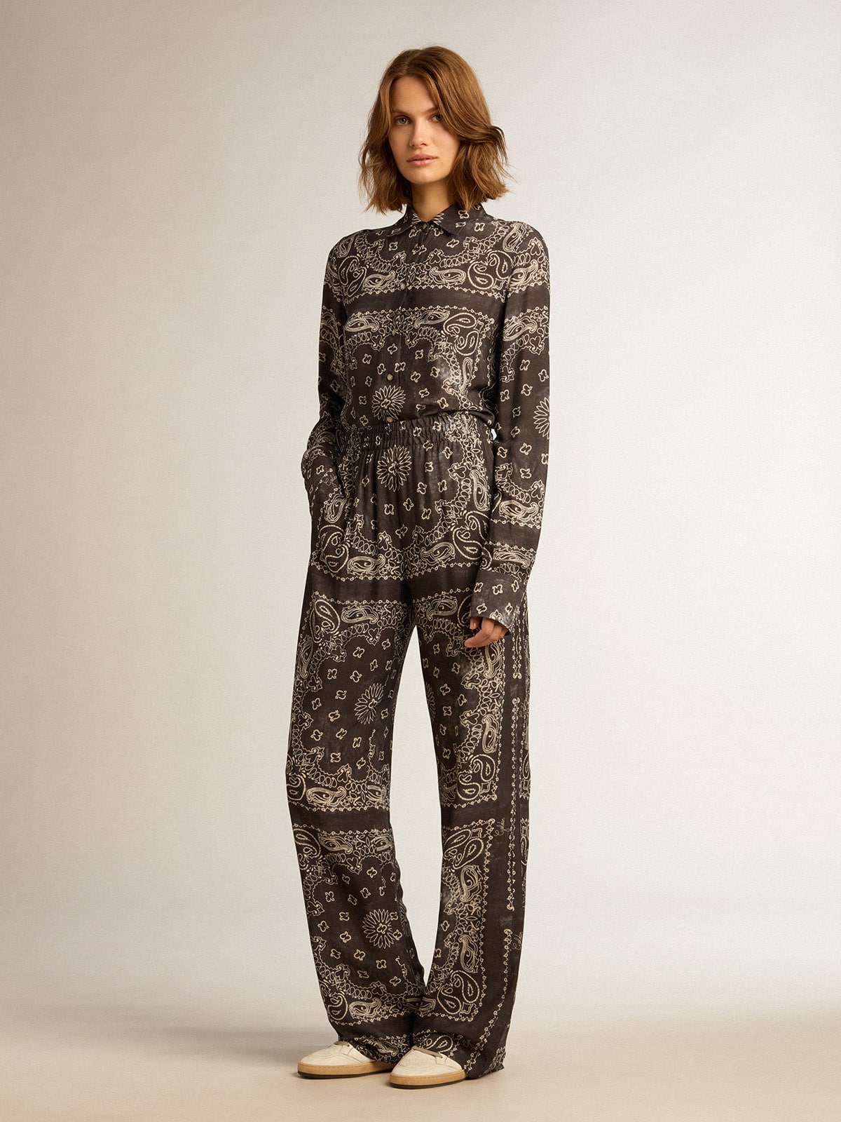Pajama shirt in anthracite gray with paisley print