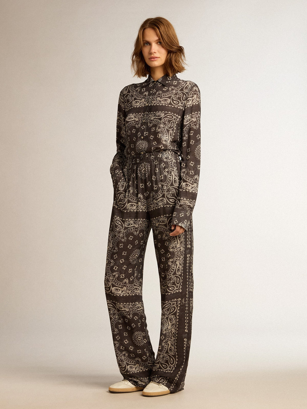 Pajama shirt in anthracite gray with paisley print