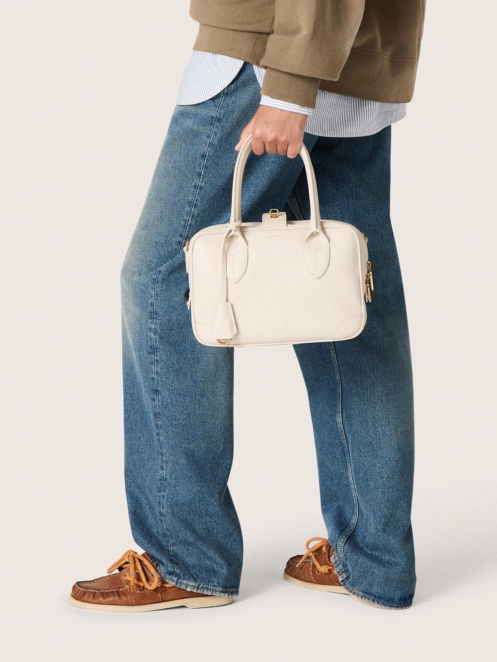 Vita Bag in butter-colored leather with gold details