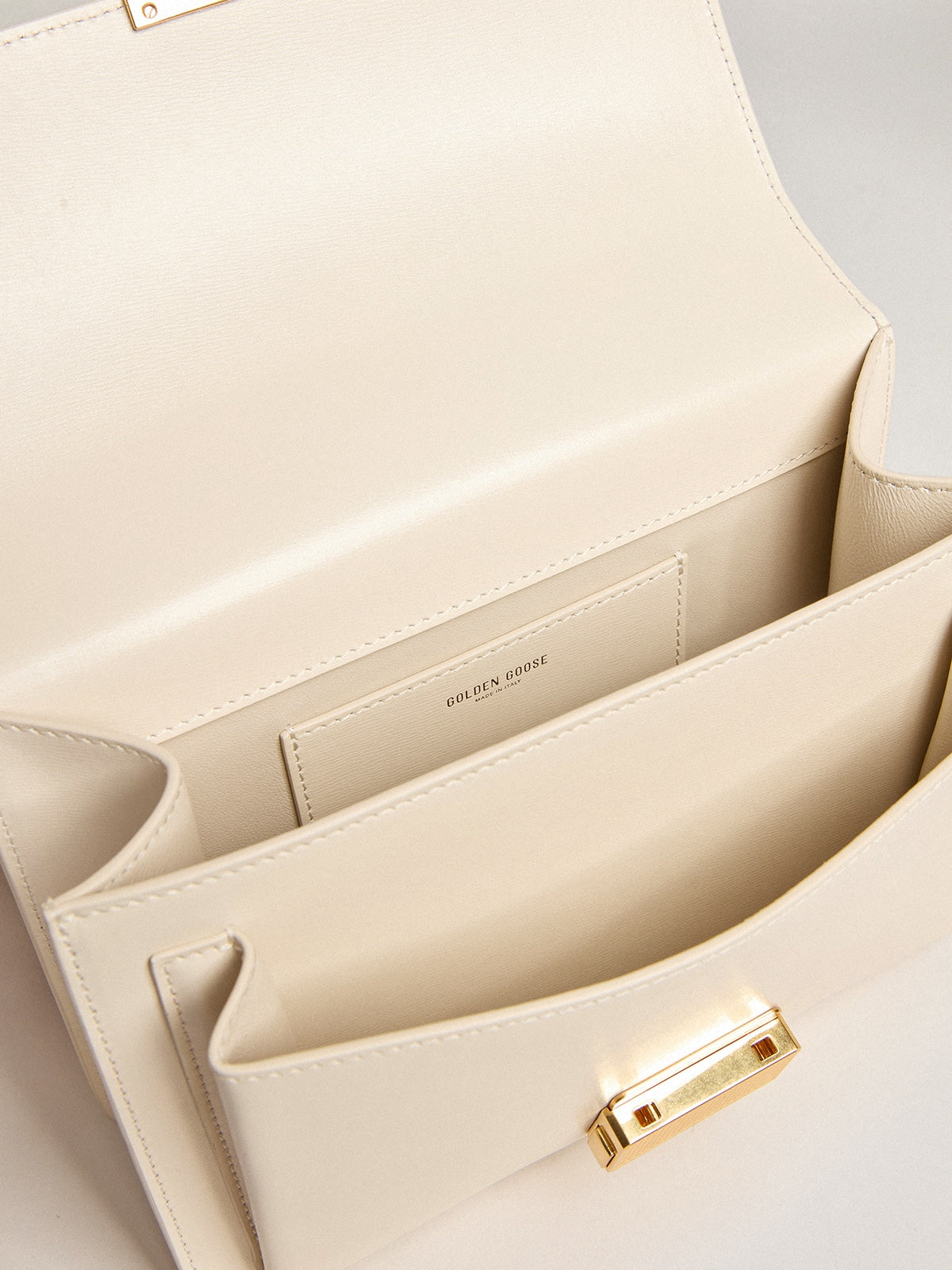 Venezia Bag in butter-colored boarded leather with double charm