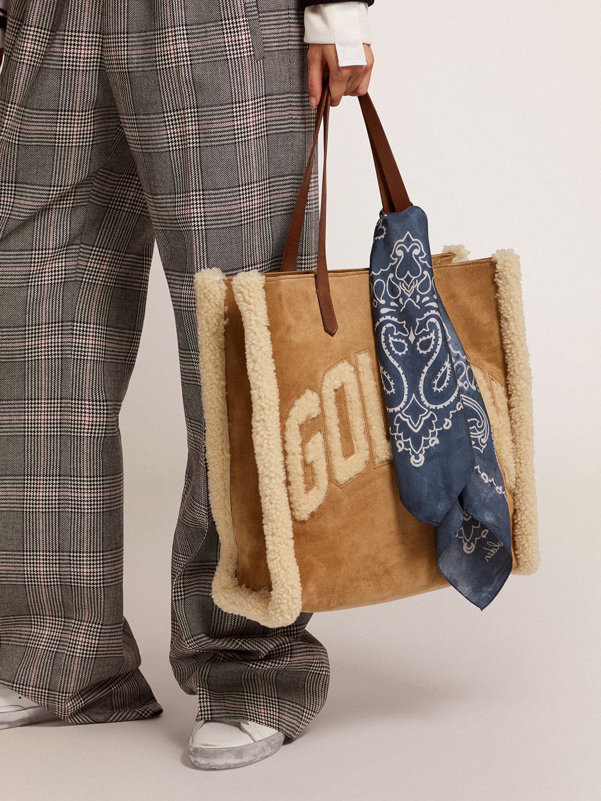 Denim-blue Golden Collection scarf with paisley pattern