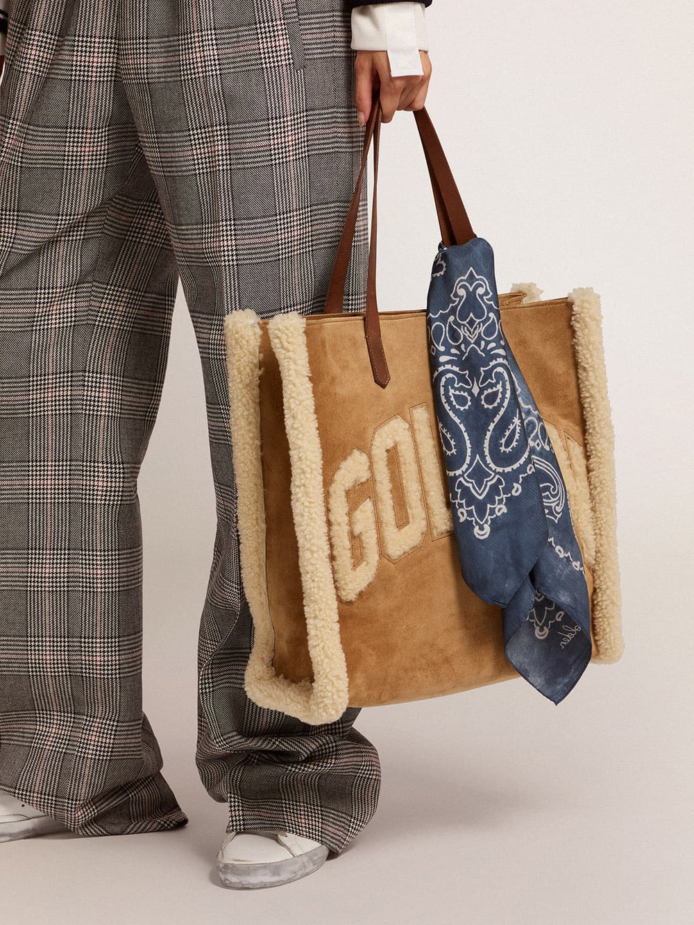Denim-blue Golden Collection scarf with paisley pattern