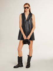 Charm in black nappa leather with studs and metal details