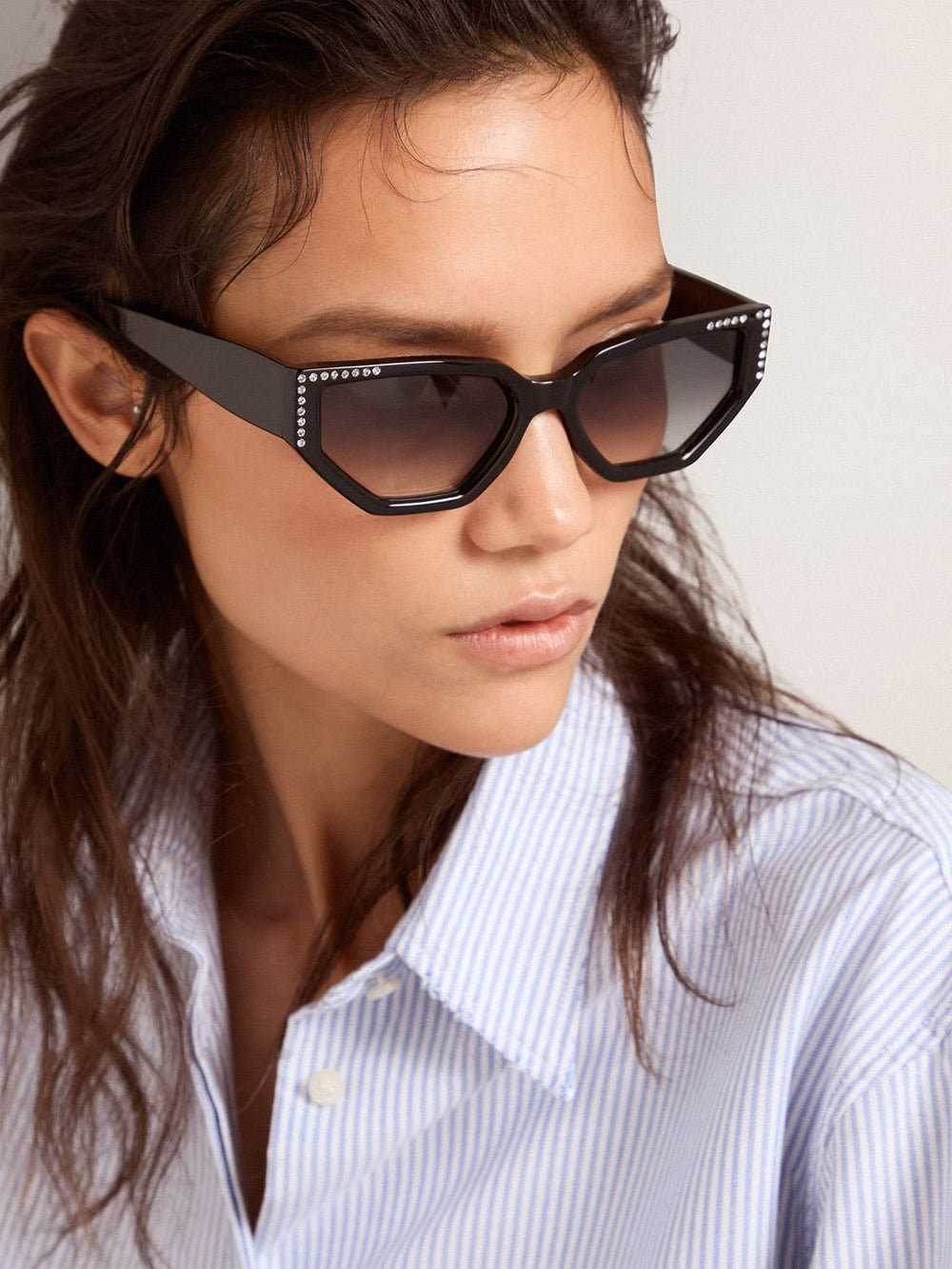 Sunglasses rectangular model with black frame and crystals