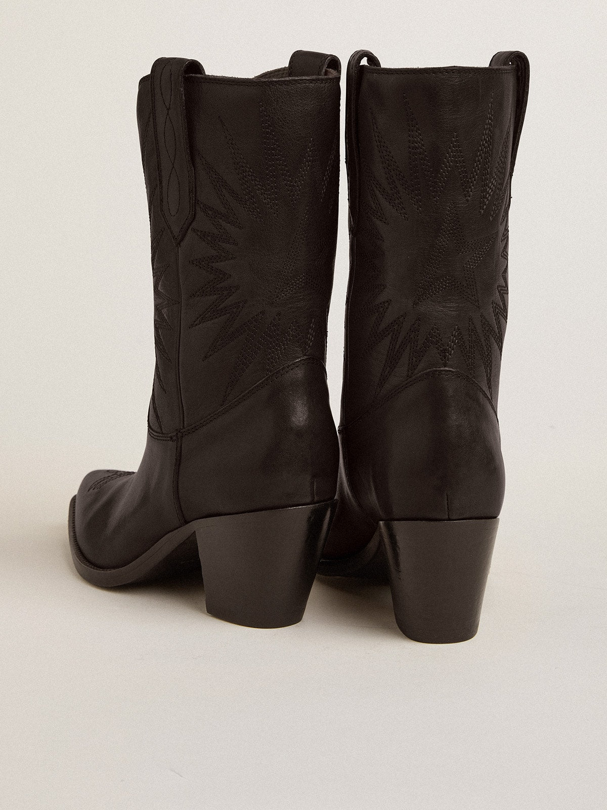 Low Wish Star boots in black leather with tone-on-tone inlay star