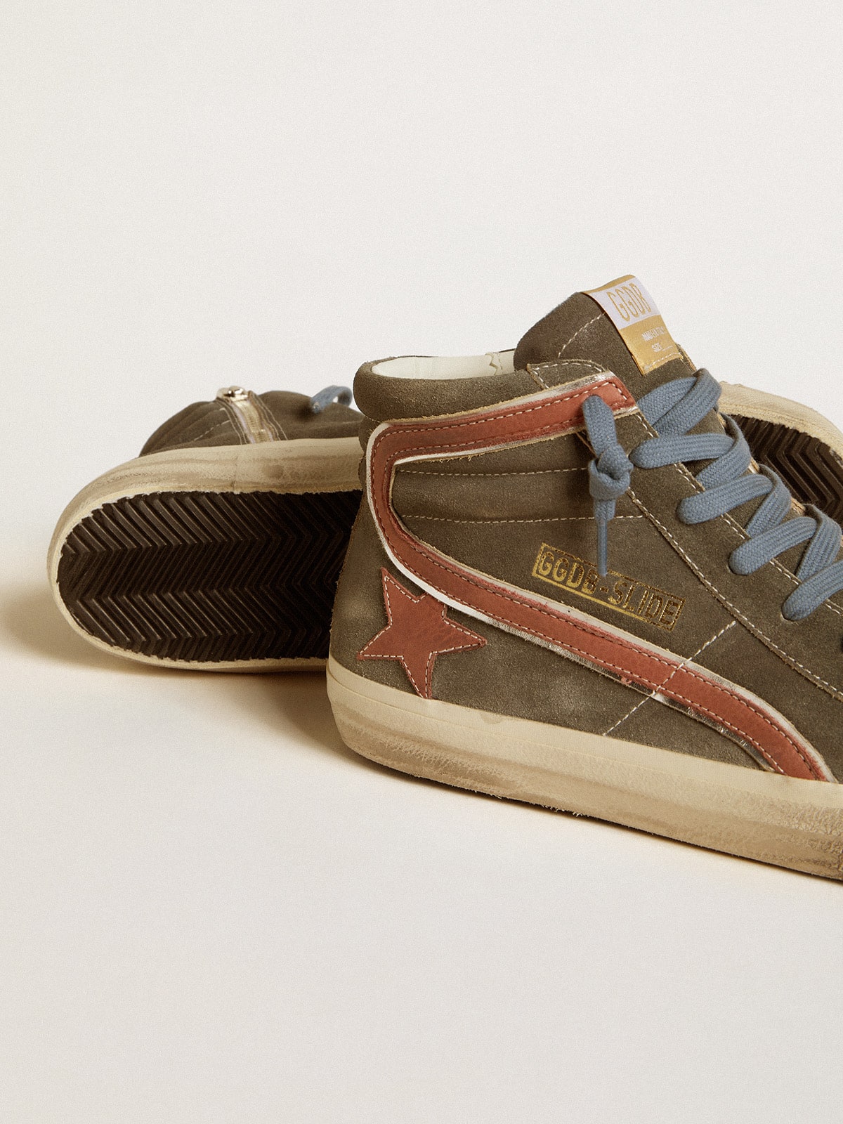 Men's Slide in gray suede with brown nubuck star and flash