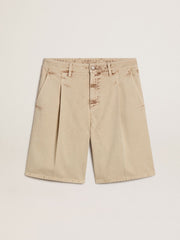 Men's Bermuda shorts in beige denim with a lived-in look finish