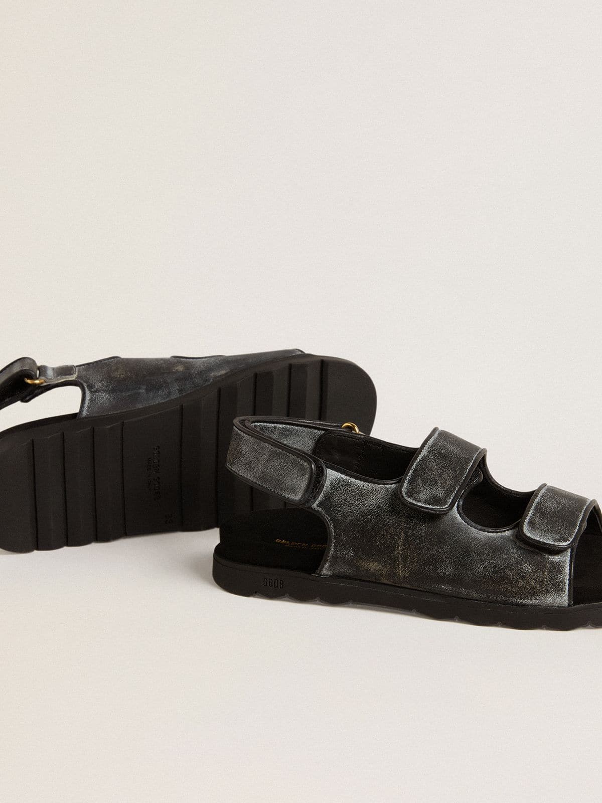 Noa Junior sandals in distressed black leather