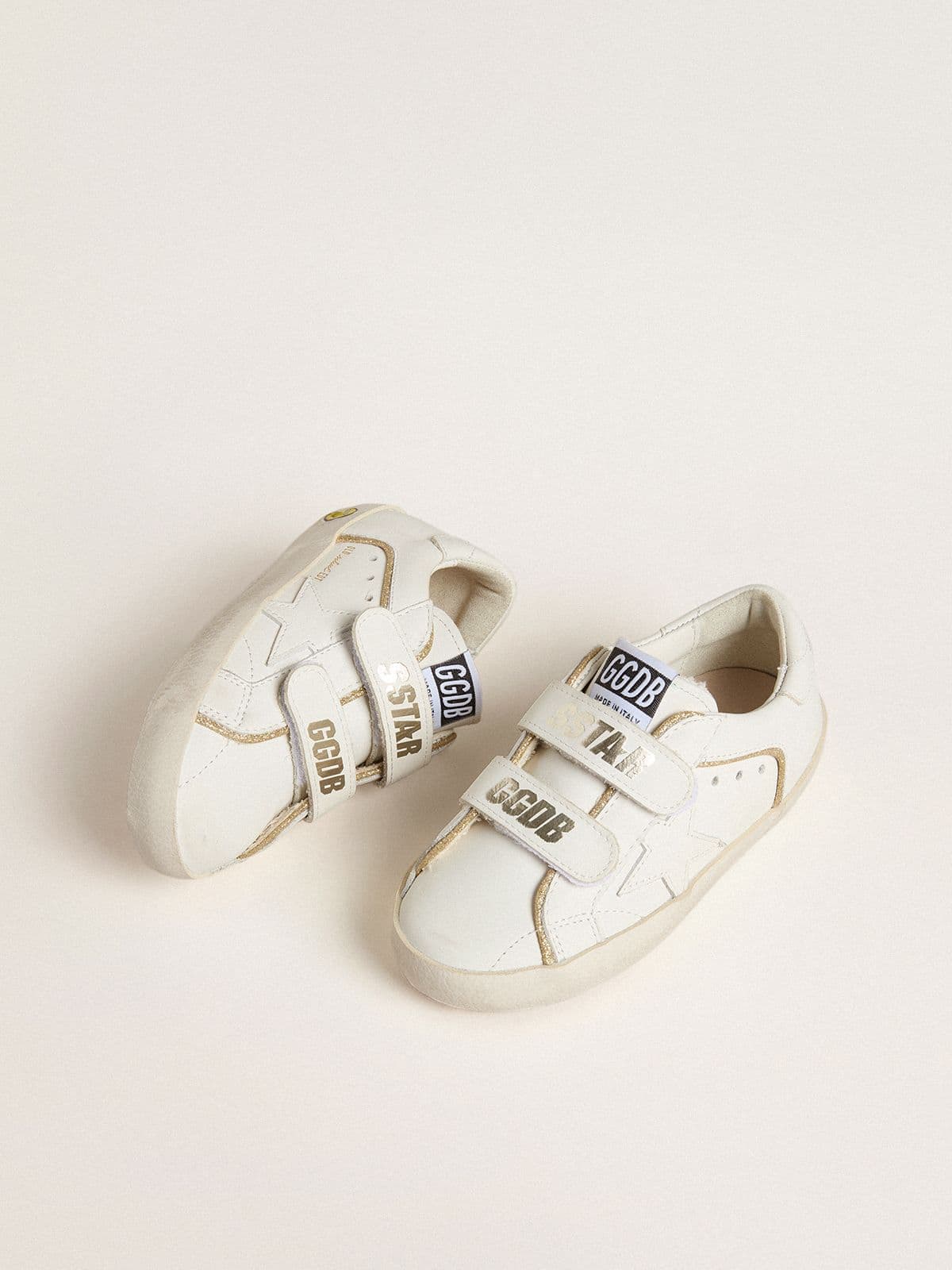 Junior Old School in white leather with gold details