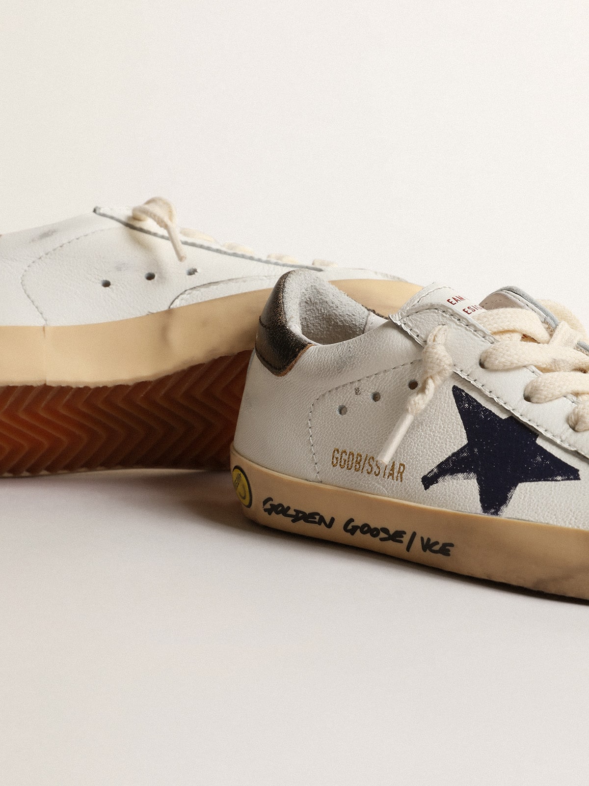 Super-Star Young in nappa with a printed star and black heel tab